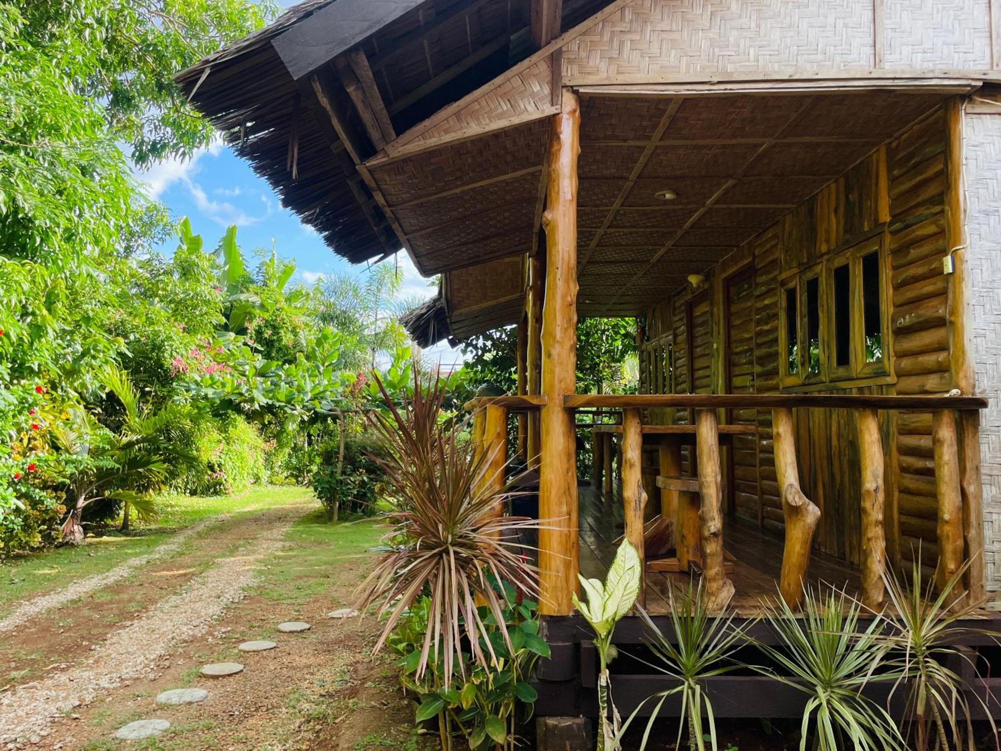 Travis Post Homestay Siquijor Bilik gambar